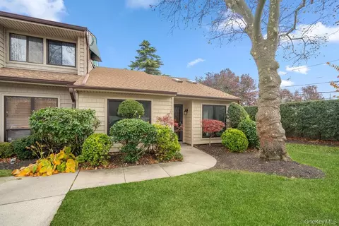 1 Stanford Ct #1, Wantagh, NY 11793
