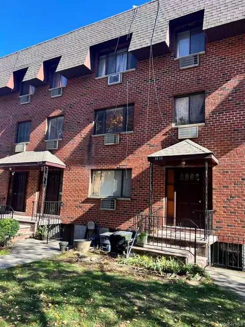 1009 166th St, New York, NY 11357