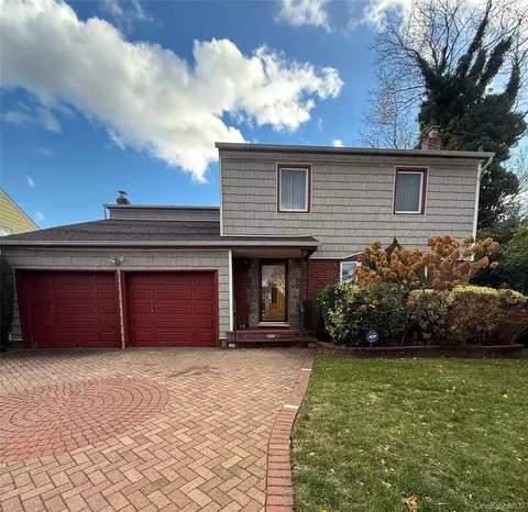 14 Roger St, Hempstead, NY 11550