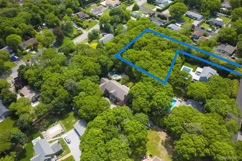 20 Fordham Dr, Southampton, NY 11946