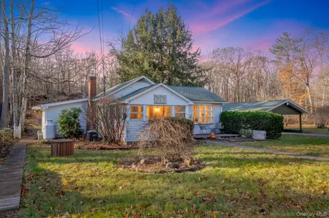 77 Pine St, West Hurley, NY 12491