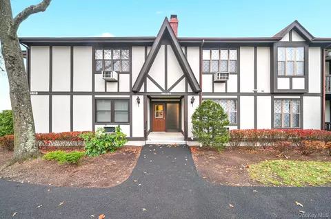 713 Sierra Vista Ln, Clarkstown, NY 10989