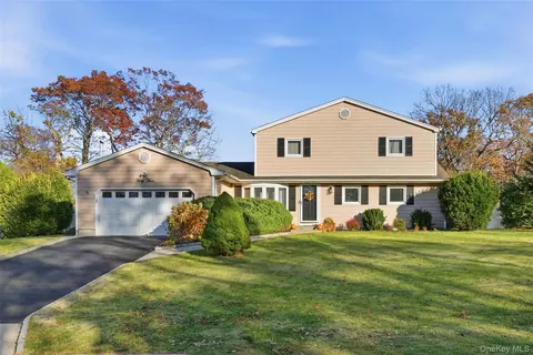 33 Urban Dr, Selden, NY 11784