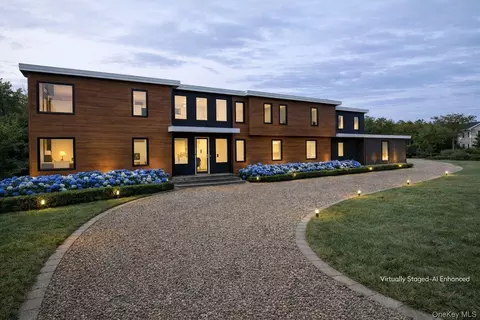 207 Middle Line Hwy, Southampton, NY 11968