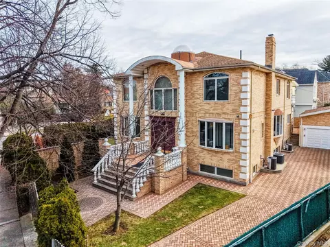 8064 Surrey Pl, Jamaica, NY 11432