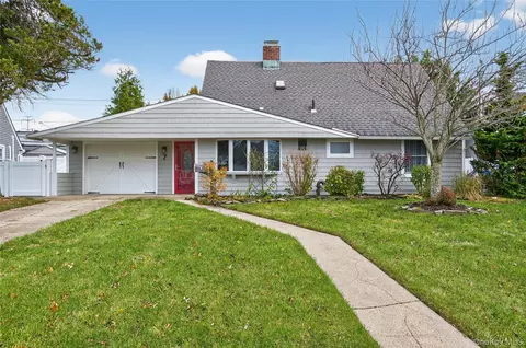 7 Lowland Rd, Levittown, NY 11756