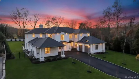 6 Gables Ct, Dix Hills, NY 11746