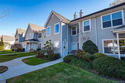 82 Leeward Ct, Port Jefferson, NY 11777