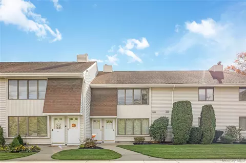 20 Laurel Ave #55, East Islip, NY 11730