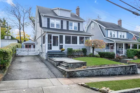 8 Fairview Ave, North Hempstead, NY 11050