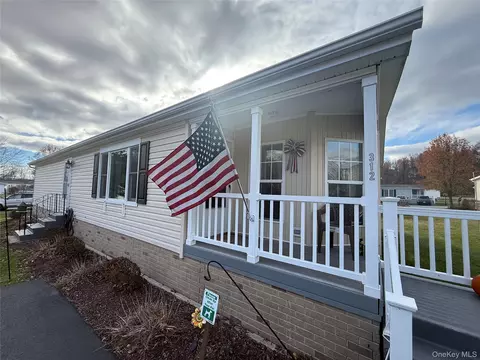 312 Brittany Ter #312, Rock Tavern, NY 12575