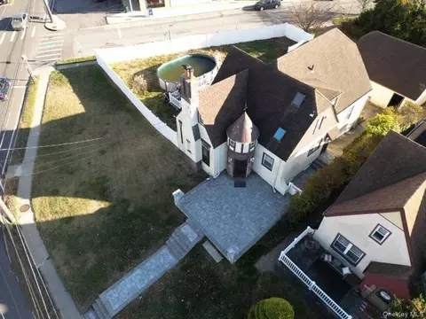 153 Main St, East Rockaway, NY 11518