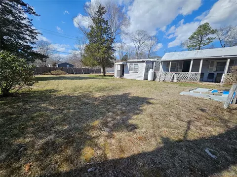 549 Granny Rd, Medford, NY 11763
