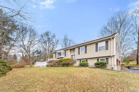 70 Cedar Ln, Ossining, NY 10562