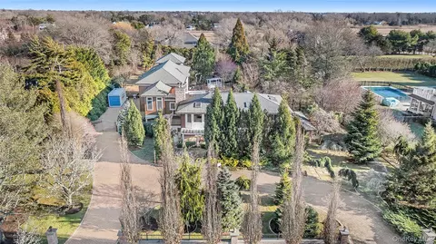 42 Tanners Neck Ln, Westhampton, NY 11977