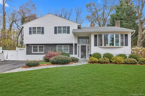 50 Jerome Dr, Glen Cove, NY 11542