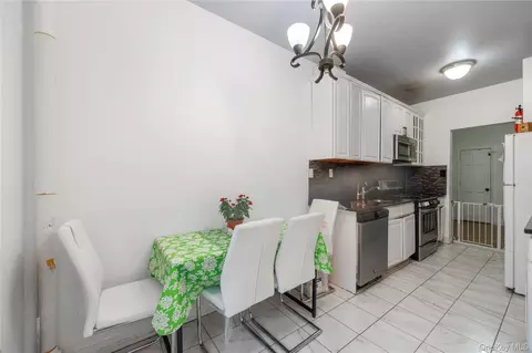 Dining - 3394 Wayne Ave #E23, New York, NY 10467 photo 1 of 1