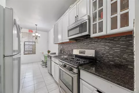 Kitchen - 3394 Wayne Ave #E23, New York, NY 10467 photo 1 of 1
