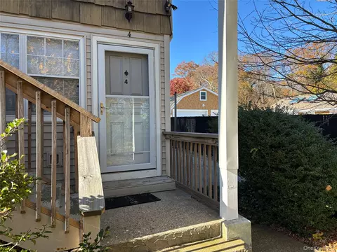 40 Canoe Place Rd #4, Hampton Bays, NY 11946