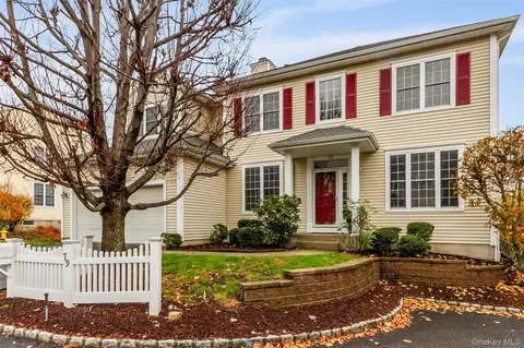 79 Landmark Ct, Greenburgh, NY 10603