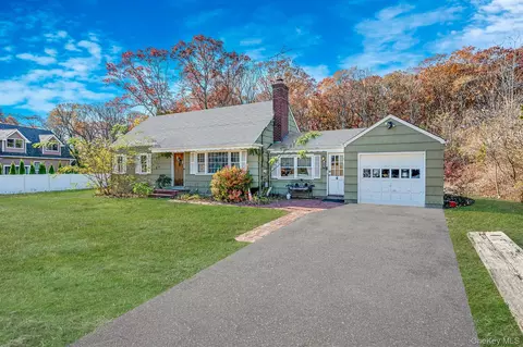 54 Landview Dr, Dix Hills, NY 11746