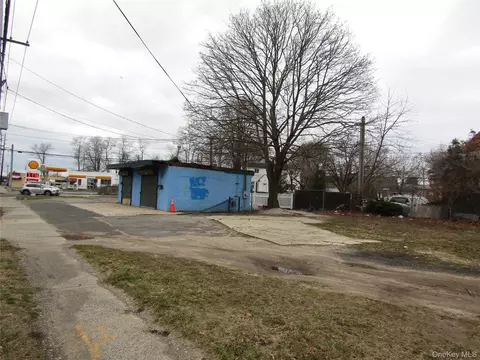 1258 Straight Path, Babylon, NY 11704 photo 10