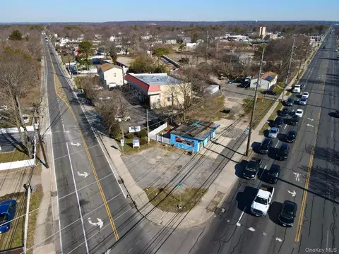 1258 Straight Path, Babylon, NY 11704 photo 3