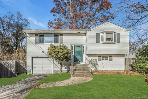 25 Stillwell St, Huntington, NY 11743