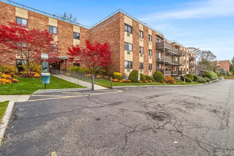 115 Dehaven Dr #114, Yonkers, NY 10703