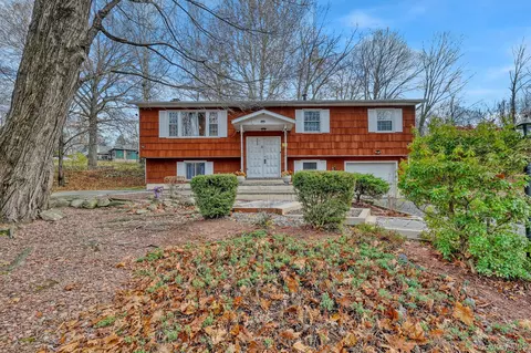 1 Townsend St, New Windsor, NY 12553