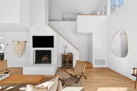 34 Floyd St, East Hampton, NY 11937