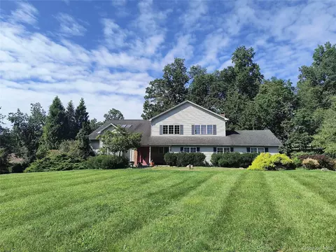 3 Lenni Lenape Ct, Stony Point, NY 10980