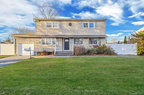 273 Delaware Ave, Bay Shore, NY 11706