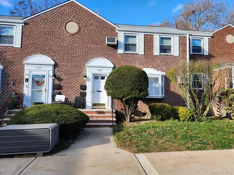 264-37 A Langston Ave #A, Glen Oaks, NY 11004