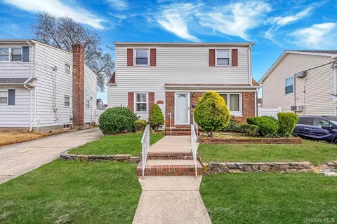 18 Jasper St S, Valley Stream, NY 11580