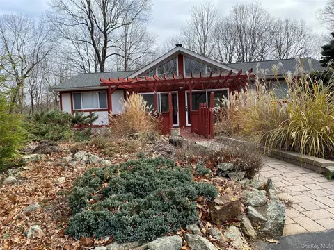 19 Cascade Lake Rd, Warwick, NY 10990
