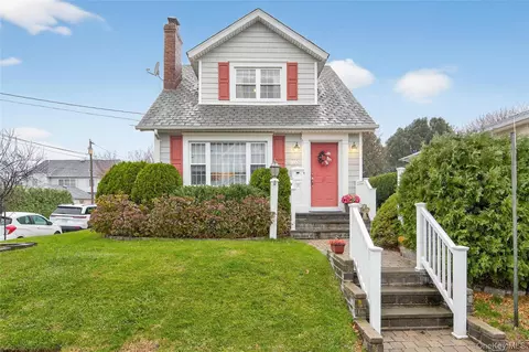 51 Park Ave, North Hempstead, NY 11040