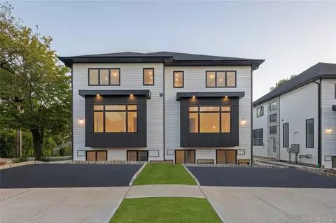 20 W Funston Ave #212, Ramapo, NY 10977