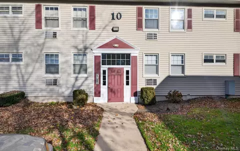 324 Post Ave #10F, North Hempstead, NY 11590