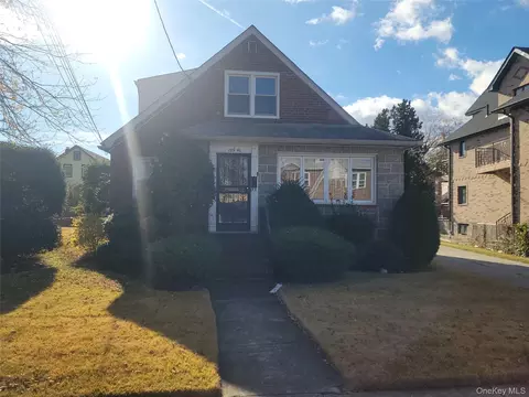 18940 44th Ave, Flushing, NY 11358