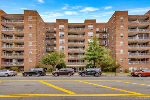 60-11 Broadway #L6, Woodside, NY 11377