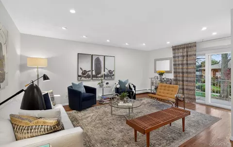 1 Toms Point Ln #2A, North Hempstead, NY 11050