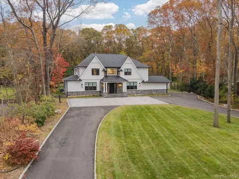 7 Barrington Pl, Melville, NY 11747