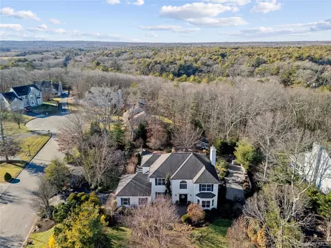 7 Brittany Ct, Ridge, NY 11961