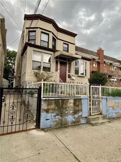 732 E 223rd St, New York, NY 10466