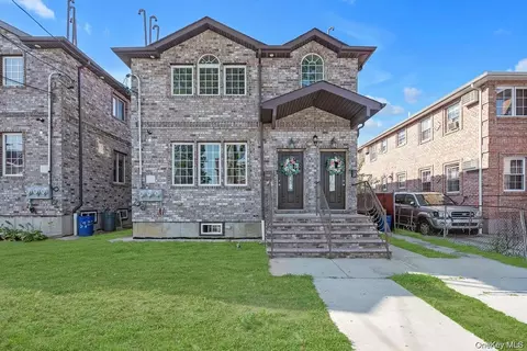 139-16 Caney Ln, Rosedale, NY 11422
