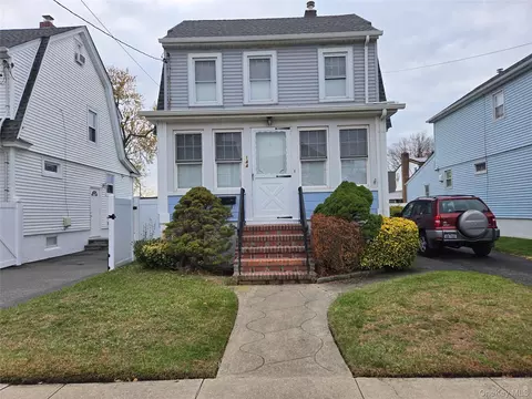 144 Fairfield St, Valley Stream, NY 11581