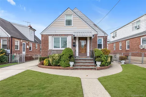215 Sheridan Blvd, North Hempstead, NY 11501