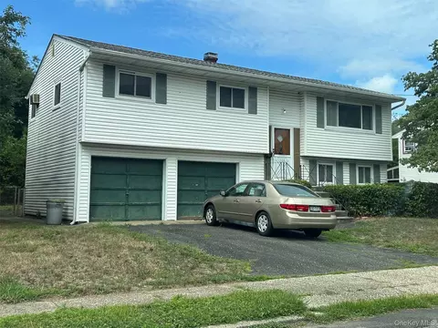 113 Ellery St, Brentwood, NY 11717