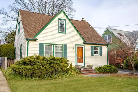 1020 Polk Ave, Franklin Square, NY 11010